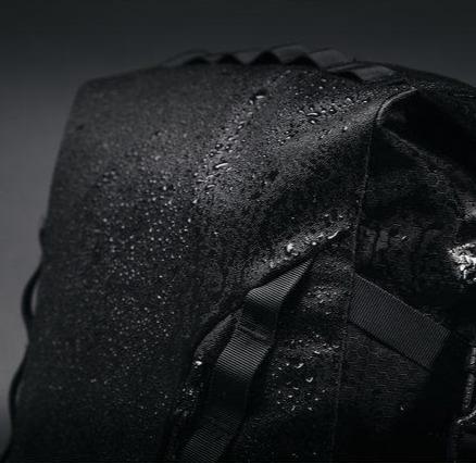 Agu Performance Premium H2o Simple Arrière Grand Noir (18L)